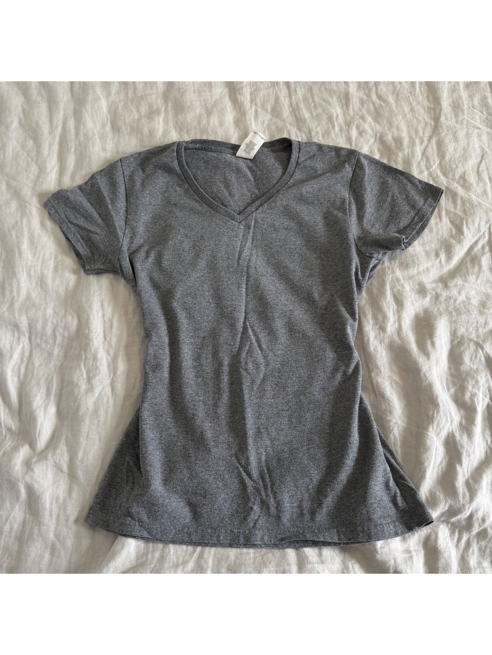 gildan gray v-neck t-shirt